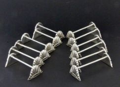 SATZ VON 12 MESSERBÄNKCHENVersilbertes Metall. Firmenmarke.A SET OF 12 KNIFE RESTS Silver-plated