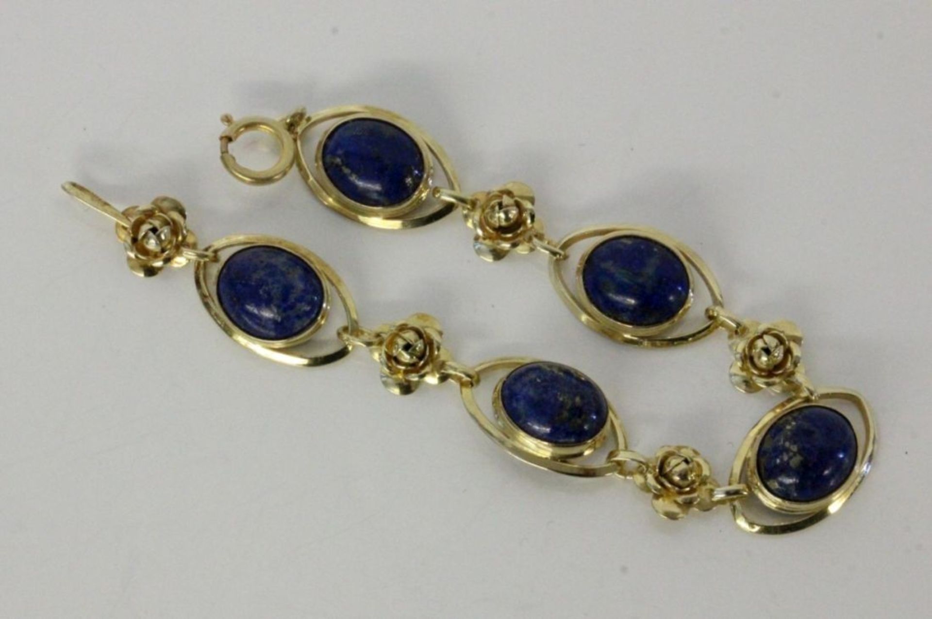 ARMBANDSilber vergoldet mit Lapislazuli. L.17cmA BRACELET Silver, gold-plated with lapis lazuli.