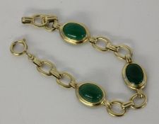 ARMBANDSilber vergoldet mit grünen Achaten. L.18cmA BRACELET Silver, gold-plated with green