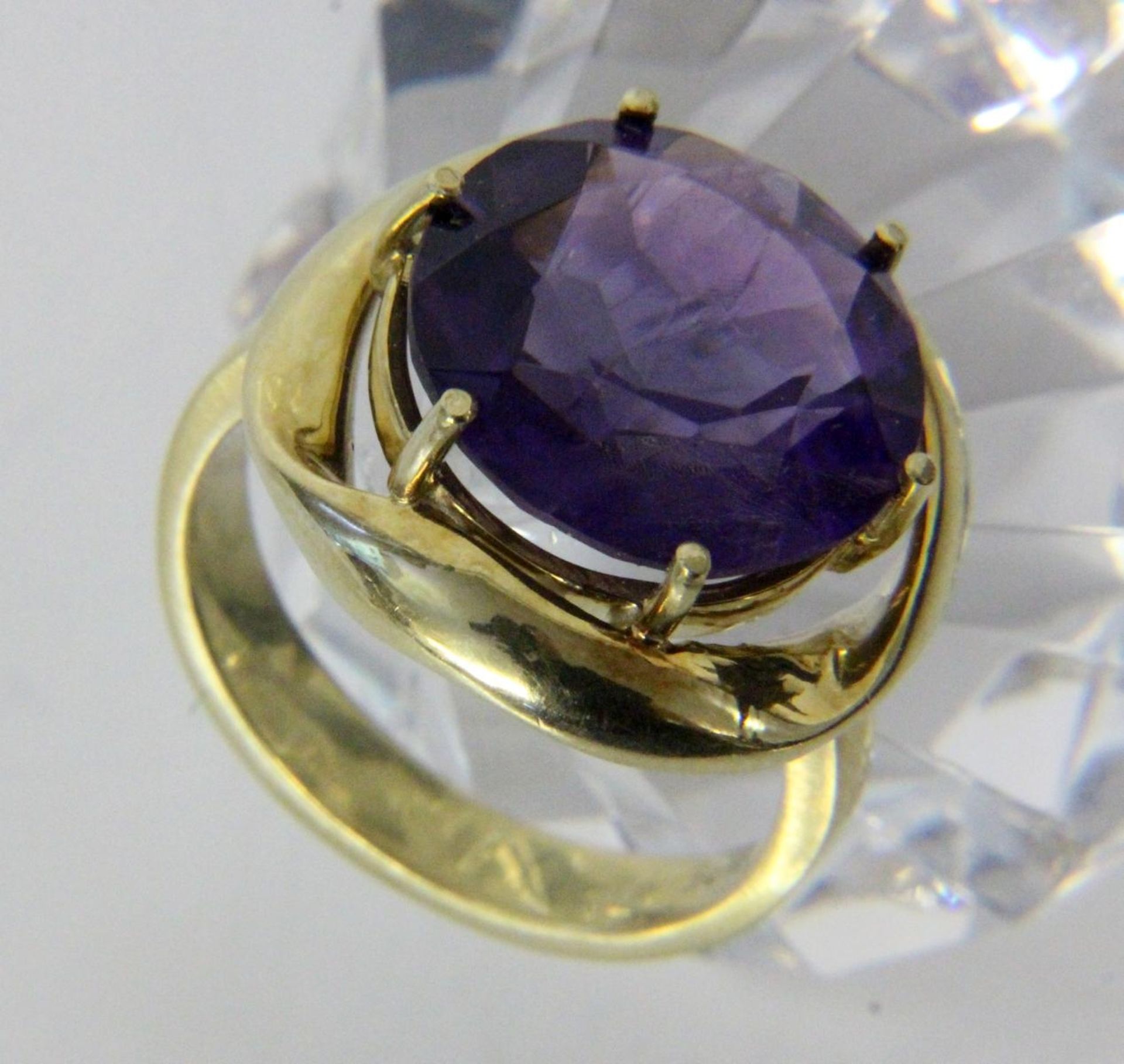 DAMENRING585/000 Gelbgold mit Amethyst. Ringgr. 55, Brutto ca. 9gA LADIES RING 585/000 yellow gold