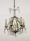 KRONLEUCHTER6-flammiges Messinggestell mit Glasbehang. H.96cm (variabel)A CHANDELIER 6-light brass