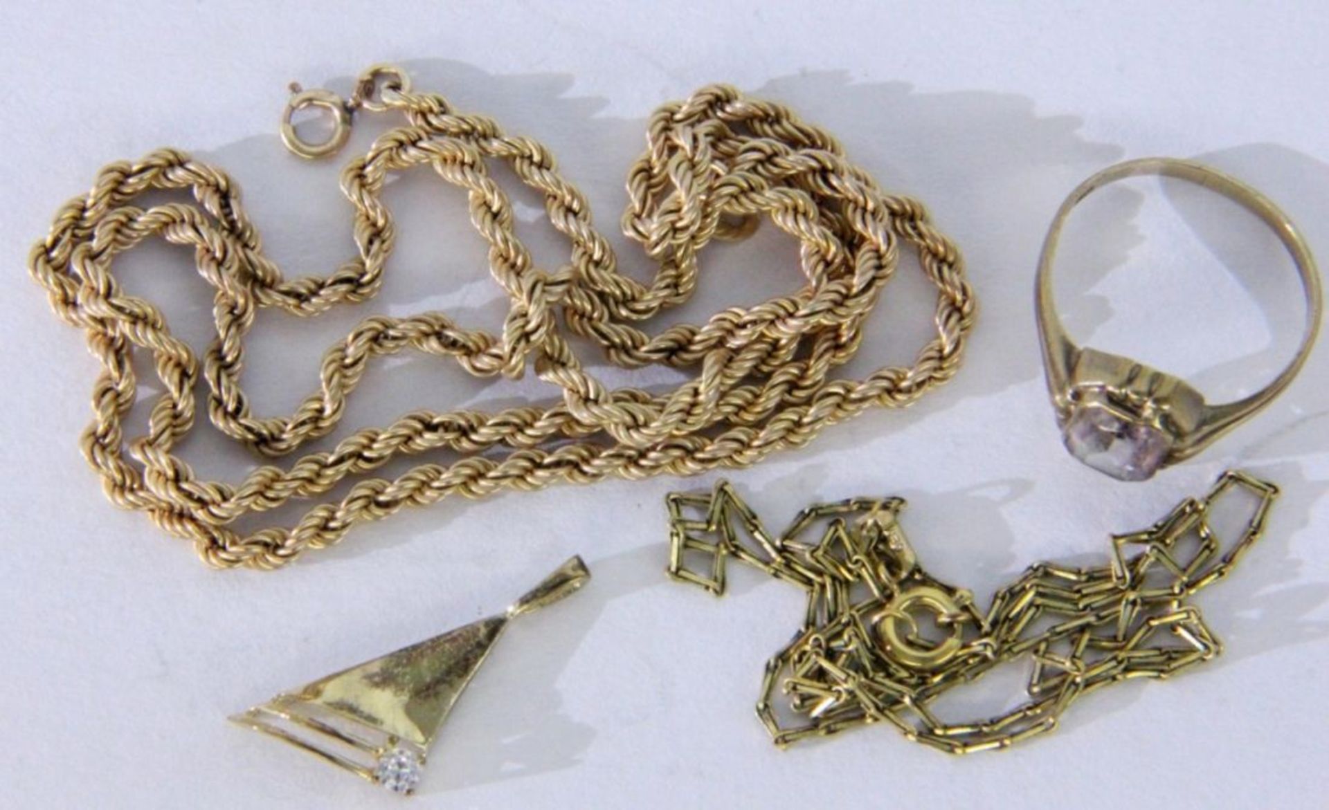 LOT VON 4 TEILEN GOLDSCHMUCK.