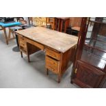 1920'S OAK TWIN PEDESTAL KNEEHOLE DESK WITH APRON DRAWER