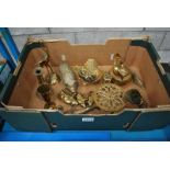 BOX OF ASSORTED BRASS ANIMALS & ORNAMENTS