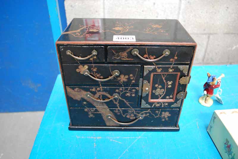 CHINESE BLACK LACQUERED TRINKET CABINET WITH BRASS HANDLES & CARRY HANDLES AND HAND PAINTED WITH