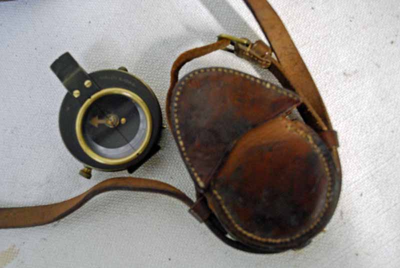 An early 20th century WWI Verners pattern Officers Military Compass by Cruchon and Emons, dated 1916