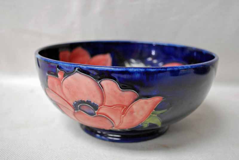 Walter Moorcroft, a tubeline decorated pottery Fruit Bowl in the Anemone design, 20cm diameter
