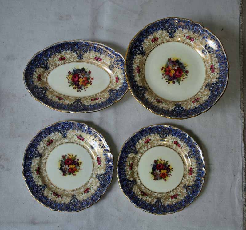 Royal Worcester China, a fourteen piece part Table Service, centrally hand painted with a bunch of