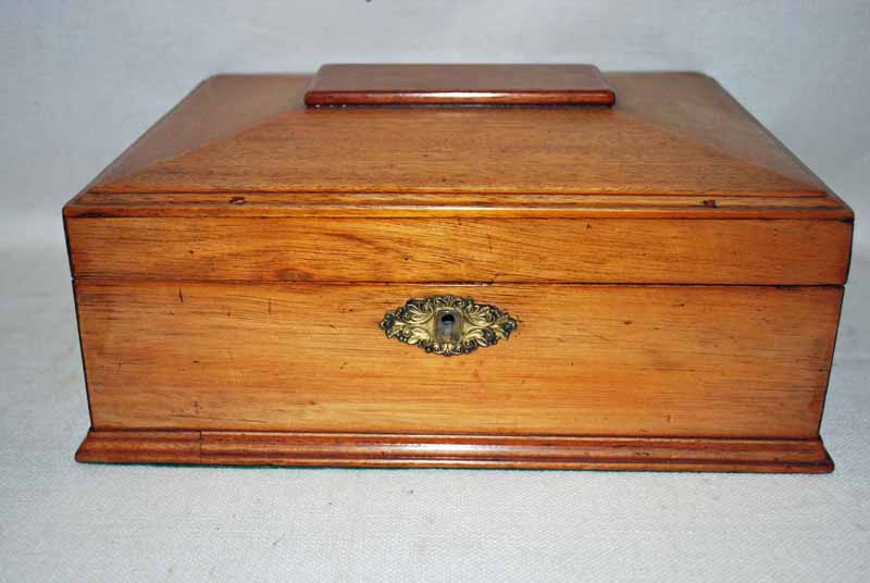 A 19th century satinwood Trinket Box, rectangular form with hinged lid enclosing a removable tray,