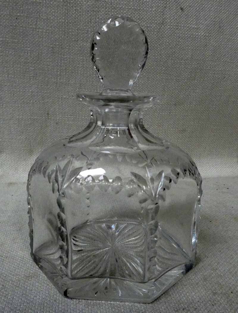 An early 19th century Georgian clear glass Scent Bottle, six sided, edge cut with facetted neck