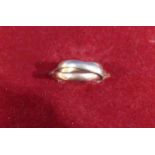 A 9ct gold tri-colour interlocking ring, size M, 4.5g