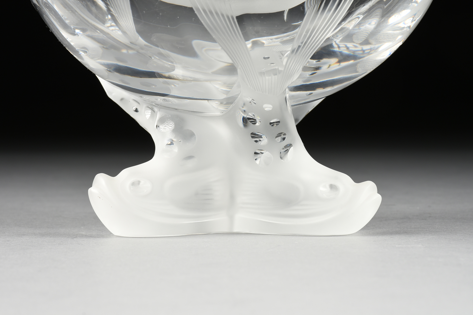 A LALIQUE FROSTED AND CLEAR CRYSTAL LIDDED CAVIAR BOWL SET, IGOR PATTERN, ENGRAVED SIGNATURE, 20TH - Image 2 of 7