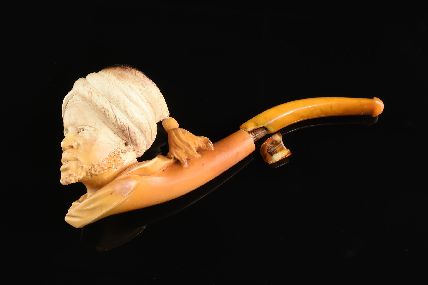 A GROUP OF THREE MEERSCHAUM TOBACCO PIPES, LATE 19TH/EARLY 20TH CENTURY, carved in the form of a - Image 7 of 9