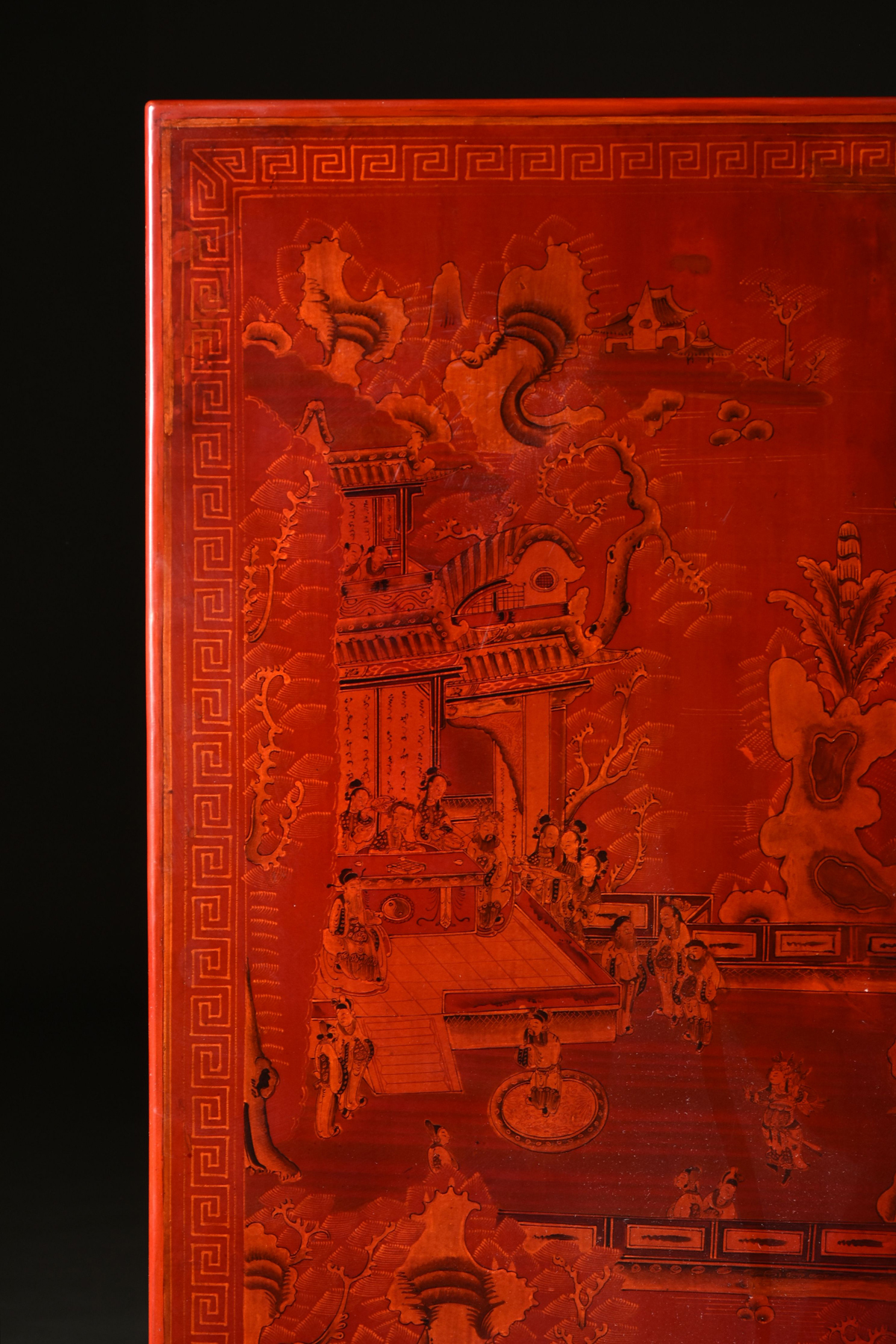 A MODERN CHINOISERIE RED VARNISHED AND SILVER LEAF COFFEE TABLE, LATE 20TH CENTURY, the - Image 4 of 8