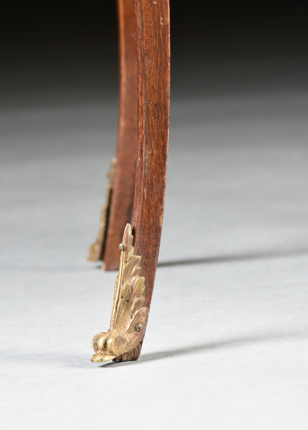 A PAIR OF LOUIS XV STYLE TULIPWOOD AND MARQUETRY INLAID TABLES Ã€ Ã‰CRIRE, LATE 19TH/EARLY - Image 9 of 11
