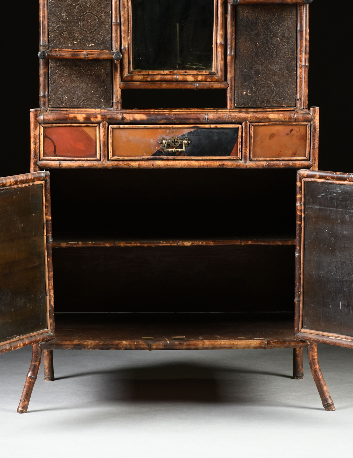 A VICTORIAN LACQUERED AND CARVED BAMBOO DRESSING STAND, CIRCA 1880, in the Japonaiserie taste with a - Image 6 of 6