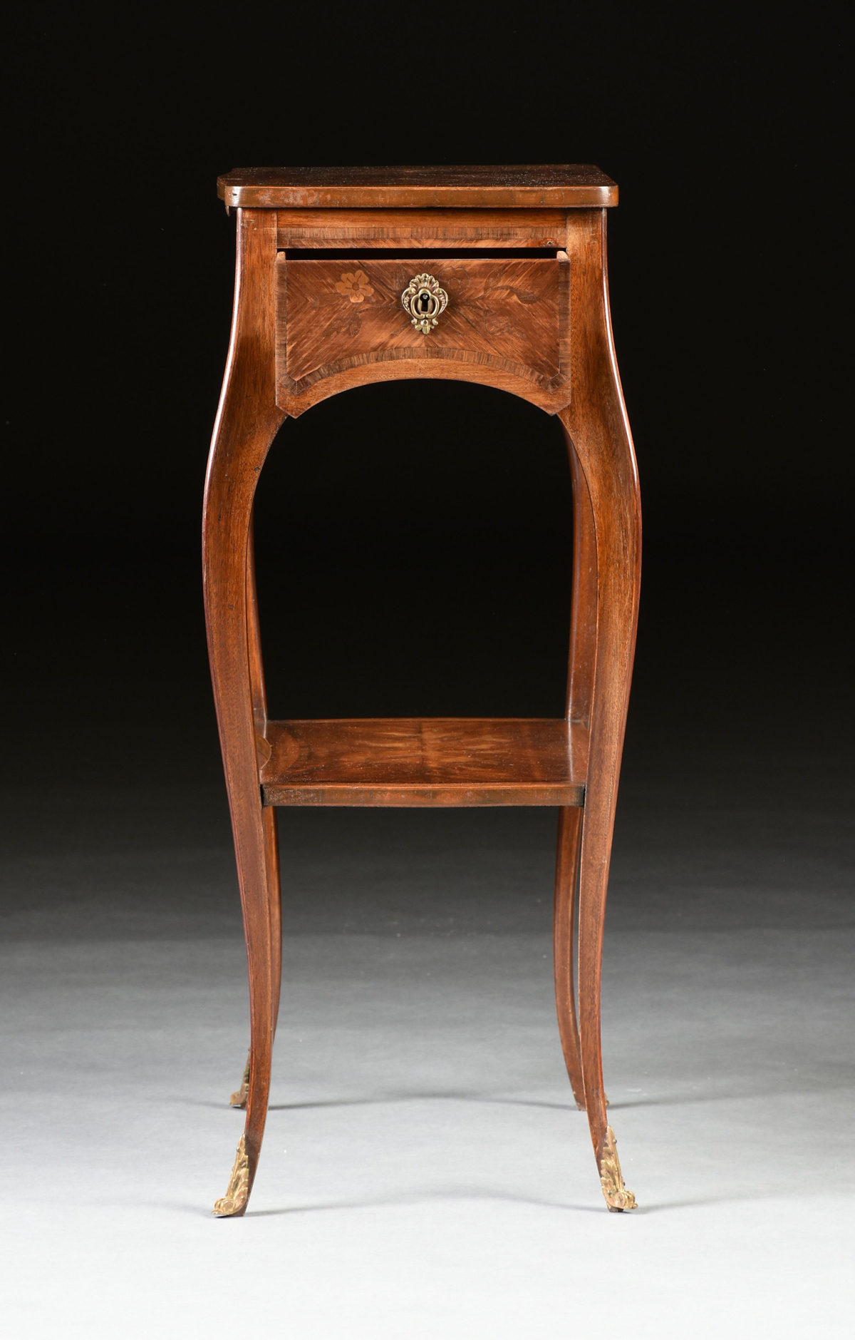 A PAIR OF LOUIS XV STYLE TULIPWOOD AND MARQUETRY INLAID TABLES Ã€ Ã‰CRIRE, LATE 19TH/EARLY - Image 10 of 11