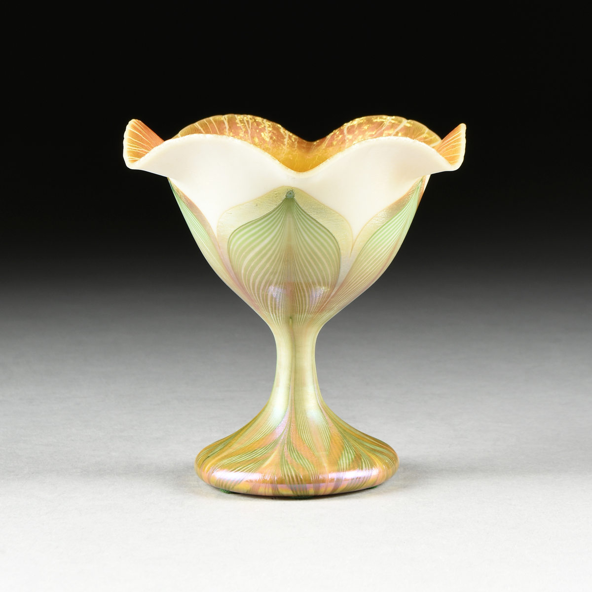 A QUEZAL ART GLASS FOOTED COMPOTE VASE, SIGNED, NEW YORK, EARLY 20TH CENTURY, the floriform
