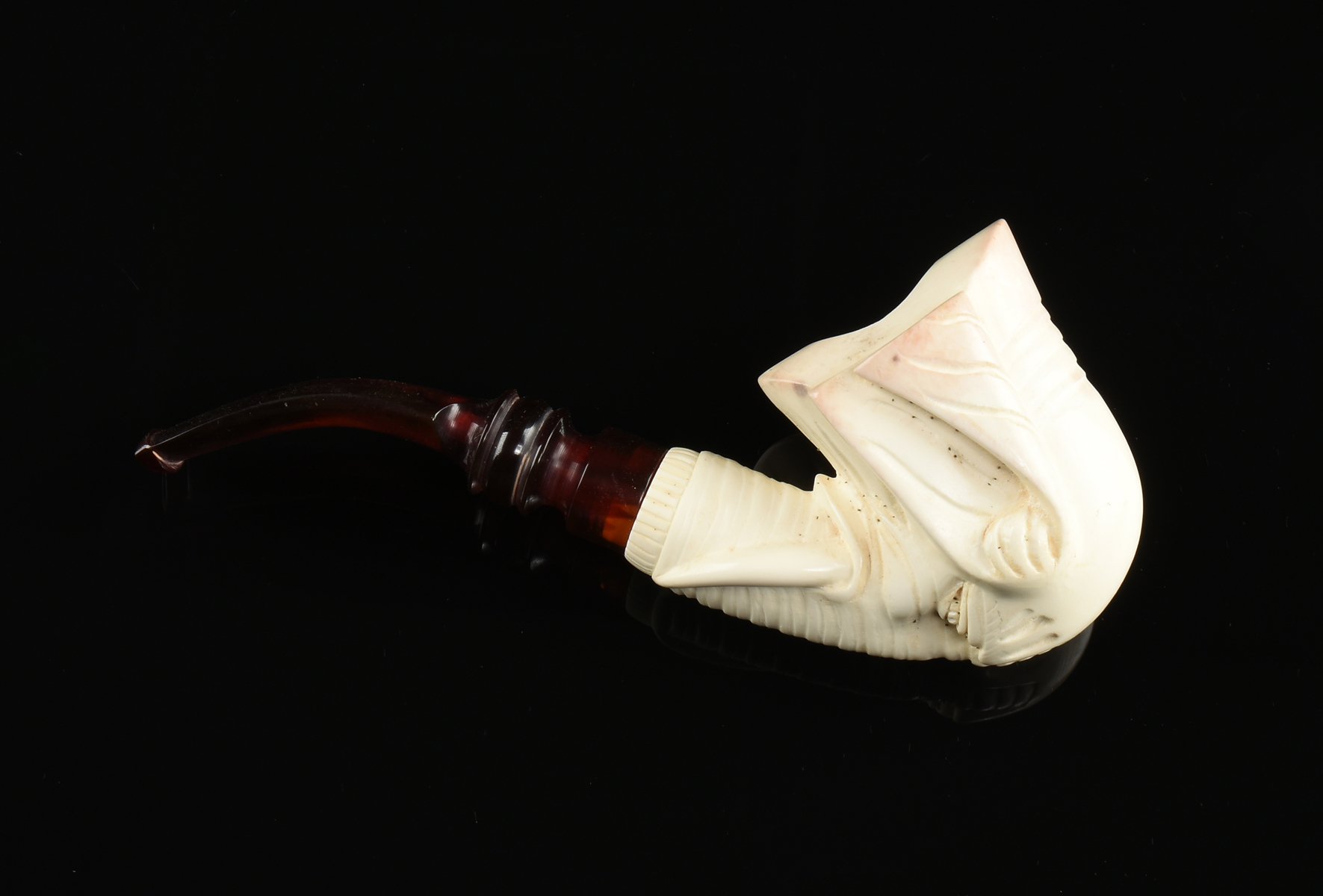 A GROUP OF THREE MEERSCHAUM TOBACCO PIPES, LATE 19TH/EARLY 20TH CENTURY, carved in the form of a - Image 5 of 9
