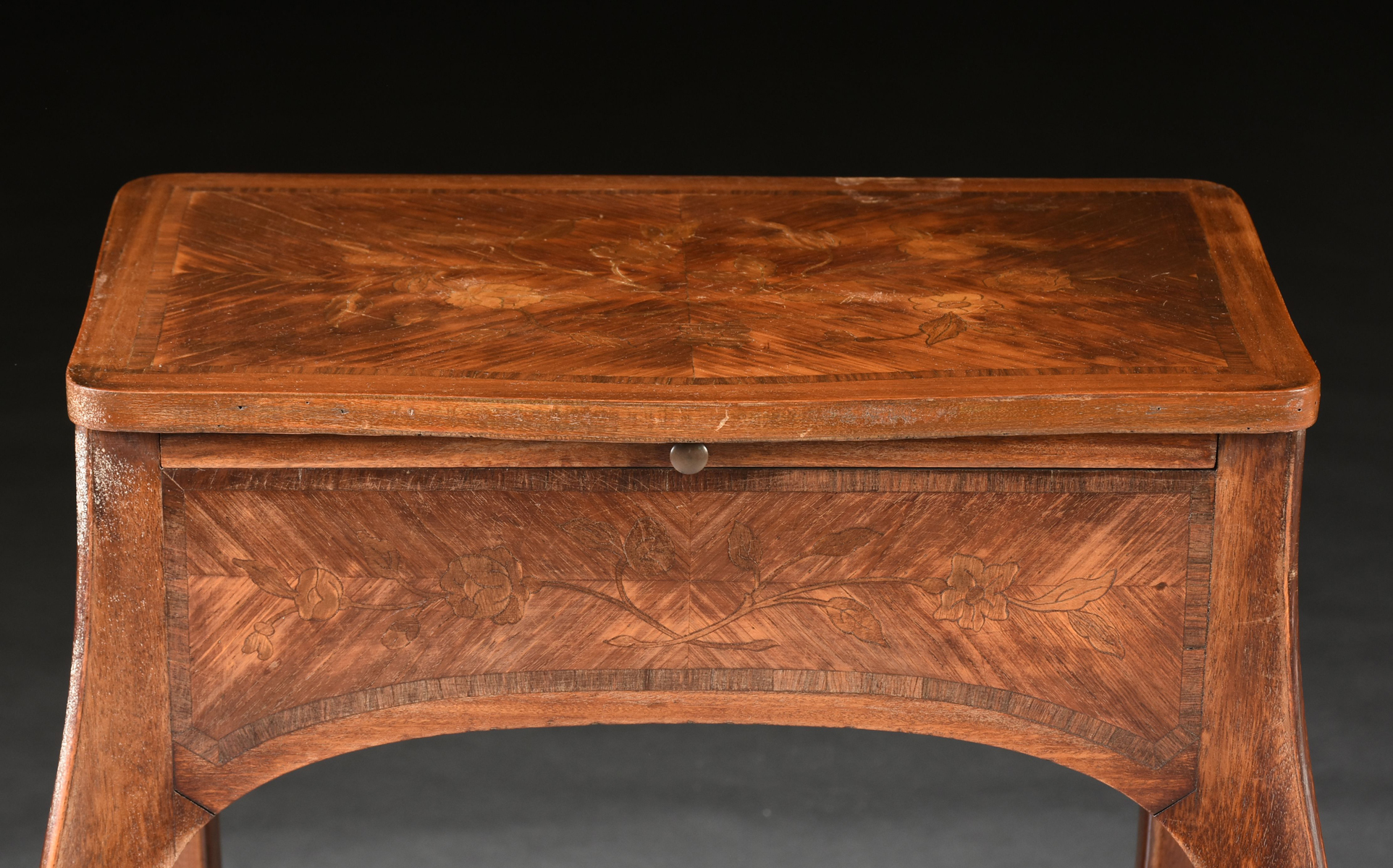 A PAIR OF LOUIS XV STYLE TULIPWOOD AND MARQUETRY INLAID TABLES Ã€ Ã‰CRIRE, LATE 19TH/EARLY - Image 4 of 11