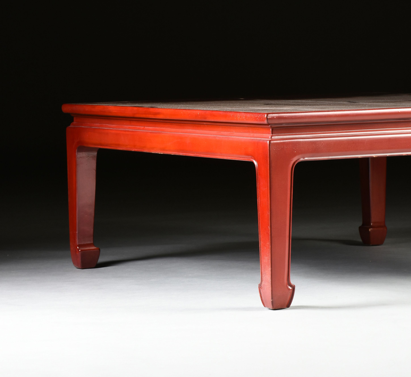 A MODERN CHINOISERIE RED VARNISHED AND SILVER LEAF COFFEE TABLE, LATE 20TH CENTURY, the - Image 3 of 8