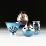 A GROUP OF FOUR ART GLASS BOWL AND VASES, MODERN, comprising a footed bowl with pulled feather