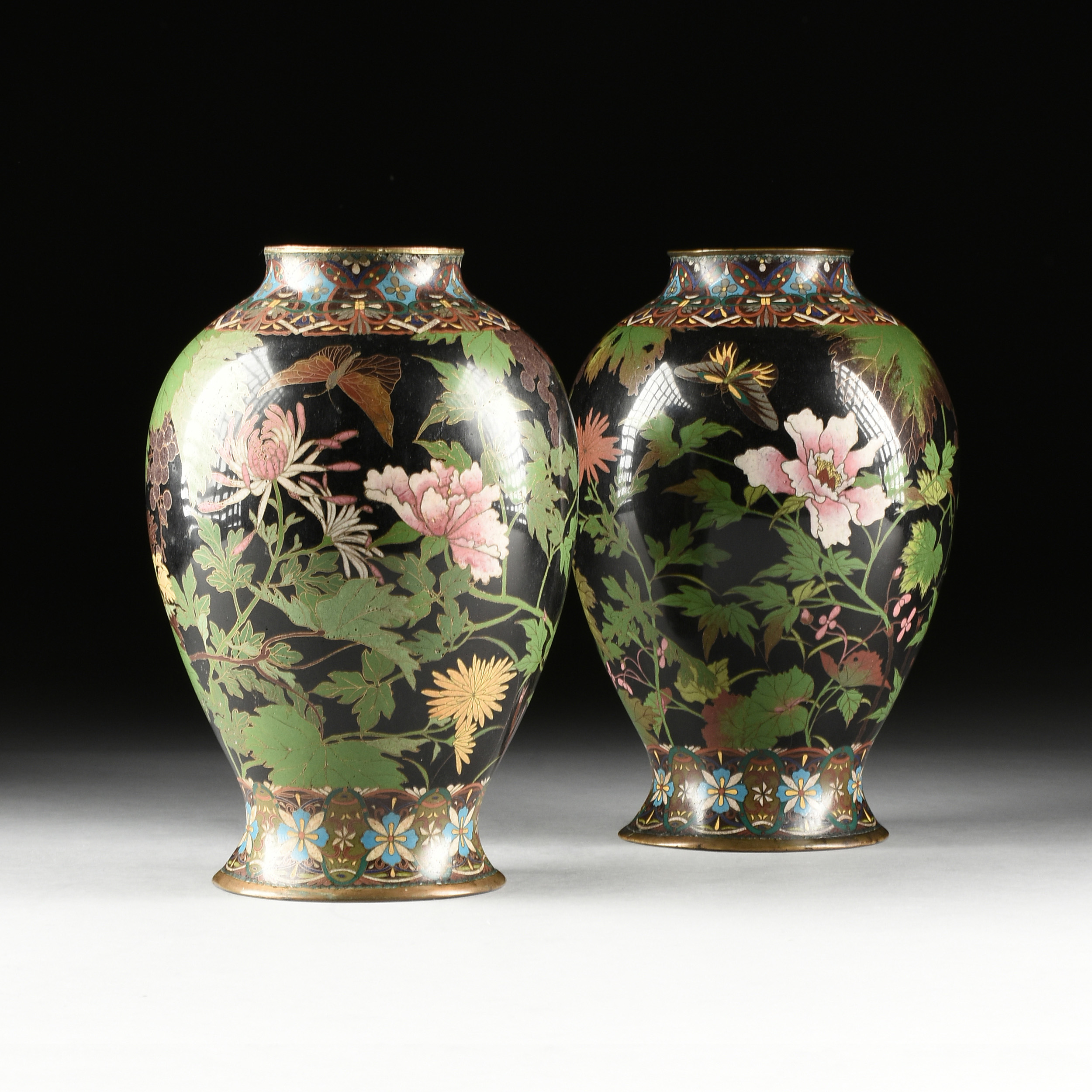 A PAIR OF ANTIQUE JAPANESE BLACK GROUND CLOISONNÃ‰ VASES WITH STANDS, TAISHO PERIOD (1912-1926), - Image 2 of 11