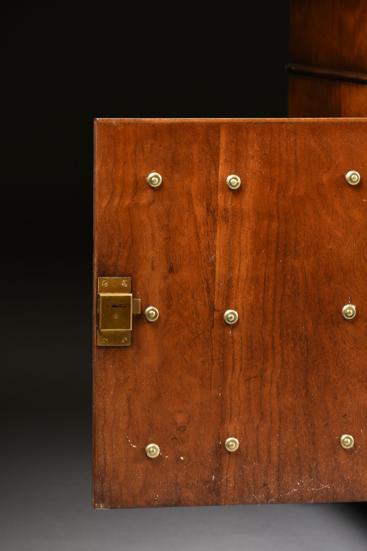 A GEORGE II STYLE WALNUT WHITE LEATHER TOP PARTNER'S DESK, ENGLISH, MID 20TH CENTURY, modeled - Image 16 of 16