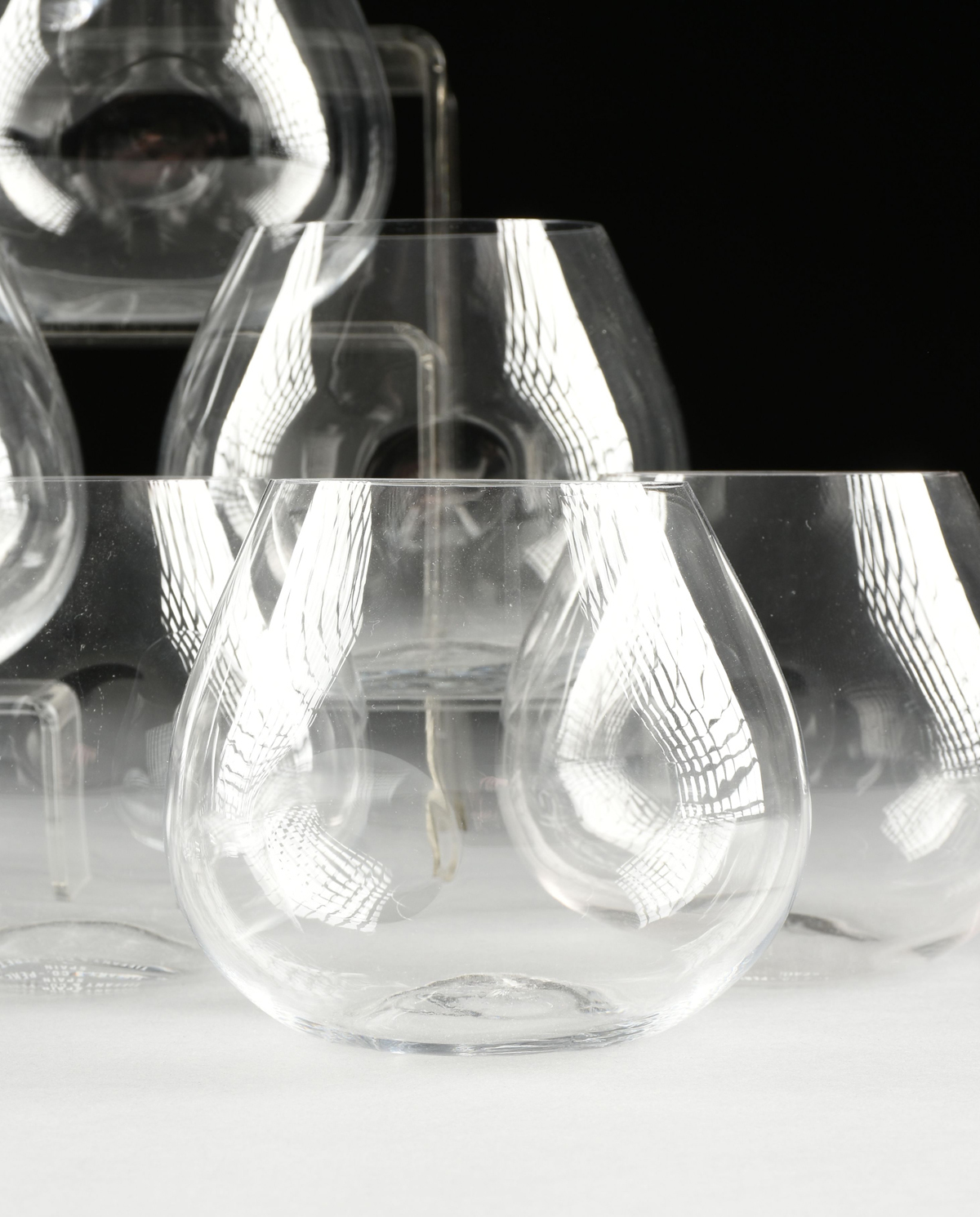 A SET OF TWELVE TIFFANY & CO. ELSA PERETTI DESIGNED THUMB PRINT WINE GLASSES, SPANISH, MODERN, clear - Image 2 of 5