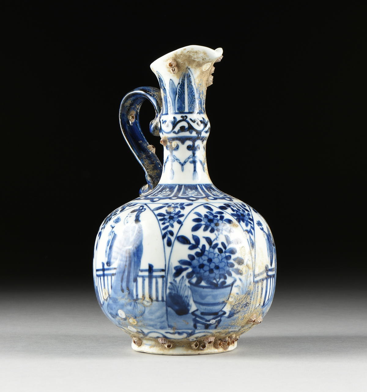 A CHINESE BLUE AND WHITE PORCELAIN EWER, SHIPWRECK ARTIFACT, ARTEMIS LEAF MARK, KANGXI PERIOD (