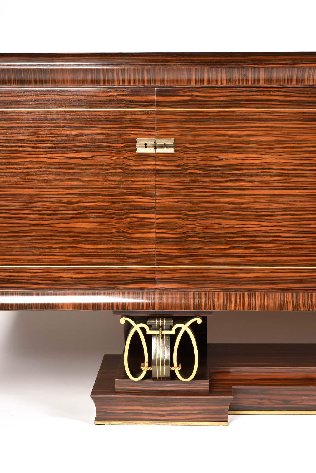 AN ELEGANT FRENCH ART DECO EXOTIC WOODS MARQUETRY INLAID MACASSAR EBONY AND GILT IRON CREDENZA, - Image 4 of 8