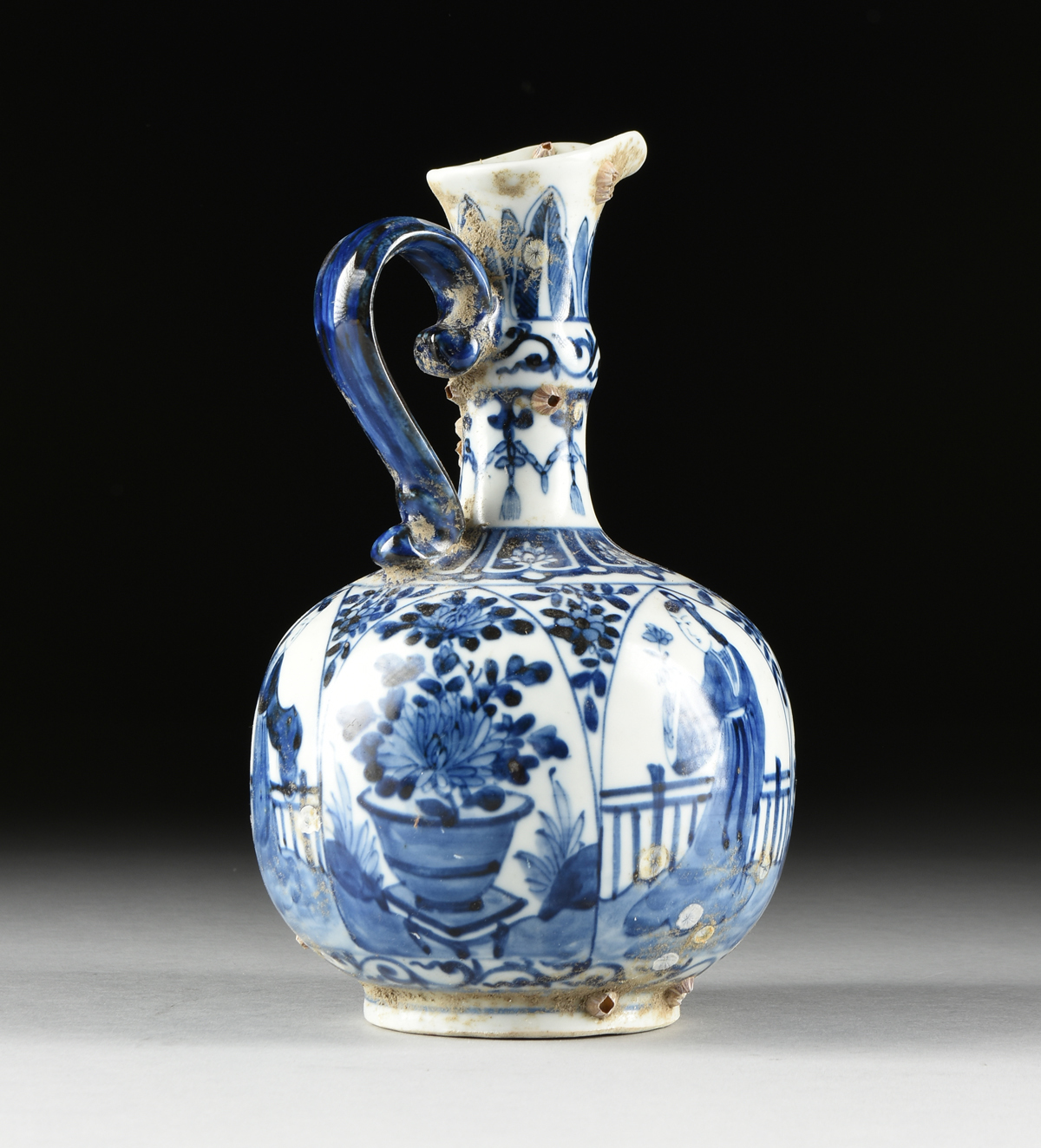 A CHINESE BLUE AND WHITE PORCELAIN EWER, SHIPWRECK ARTIFACT, ARTEMIS LEAF MARK, KANGXI PERIOD ( - Image 6 of 11