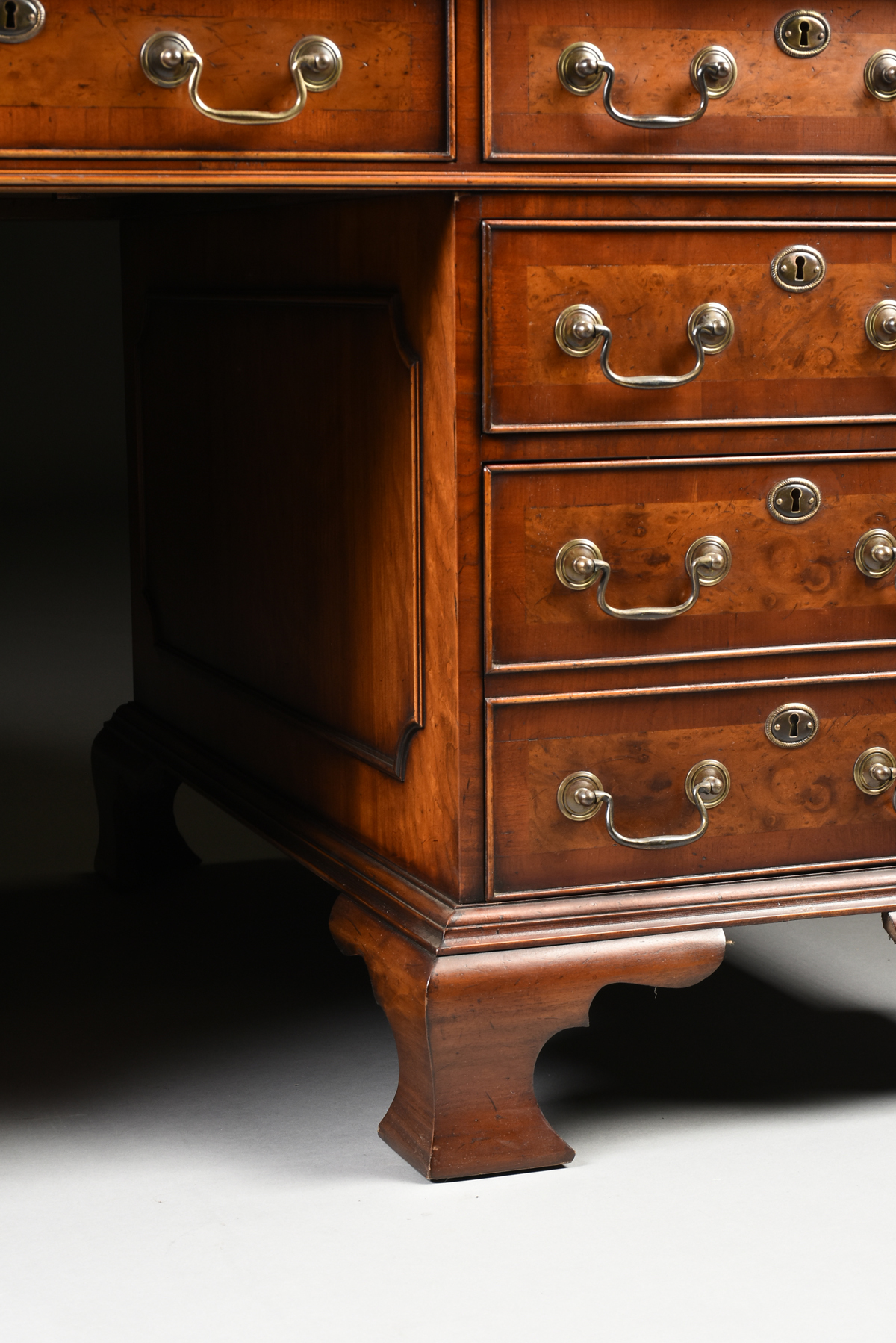 A GEORGE II STYLE WALNUT WHITE LEATHER TOP PARTNER'S DESK, ENGLISH, MID 20TH CENTURY, modeled - Image 11 of 16