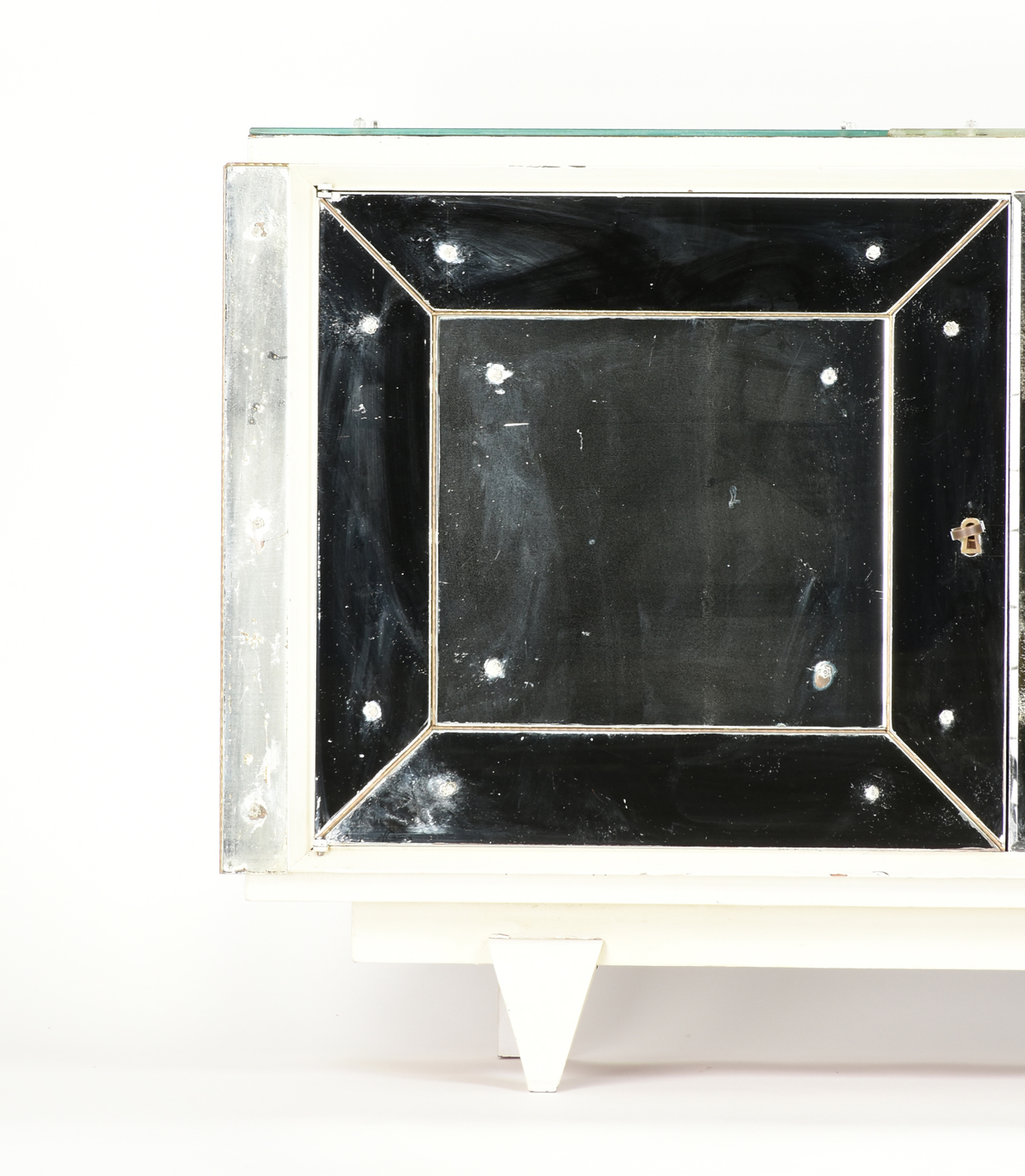 A FRENCH ART MODERNE MIRRORED AND WHITE PAINTED CREDENZA,1950s, in a Hollywood Regency style with - Image 2 of 8