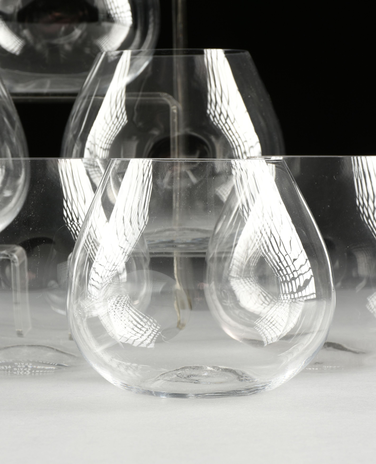 A SET OF TWELVE TIFFANY & CO. ELSA PERETTI DESIGNED THUMB PRINT WINE GLASSES, SPANISH, MODERN, clear - Image 3 of 5