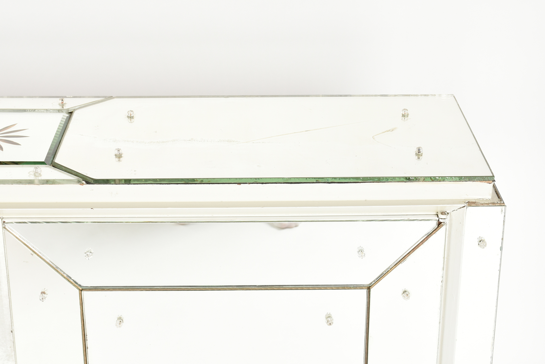 A FRENCH ART MODERNE MIRRORED AND WHITE PAINTED CREDENZA,1950s, in a Hollywood Regency style with - Image 6 of 8