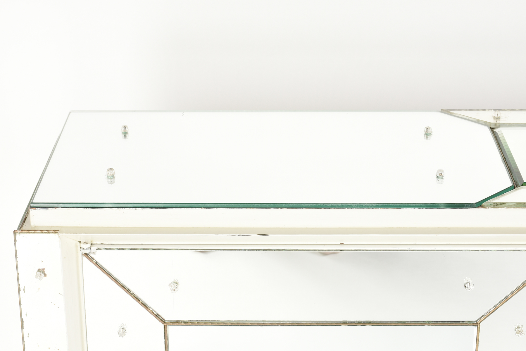 A FRENCH ART MODERNE MIRRORED AND WHITE PAINTED CREDENZA,1950s, in a Hollywood Regency style with - Image 7 of 8