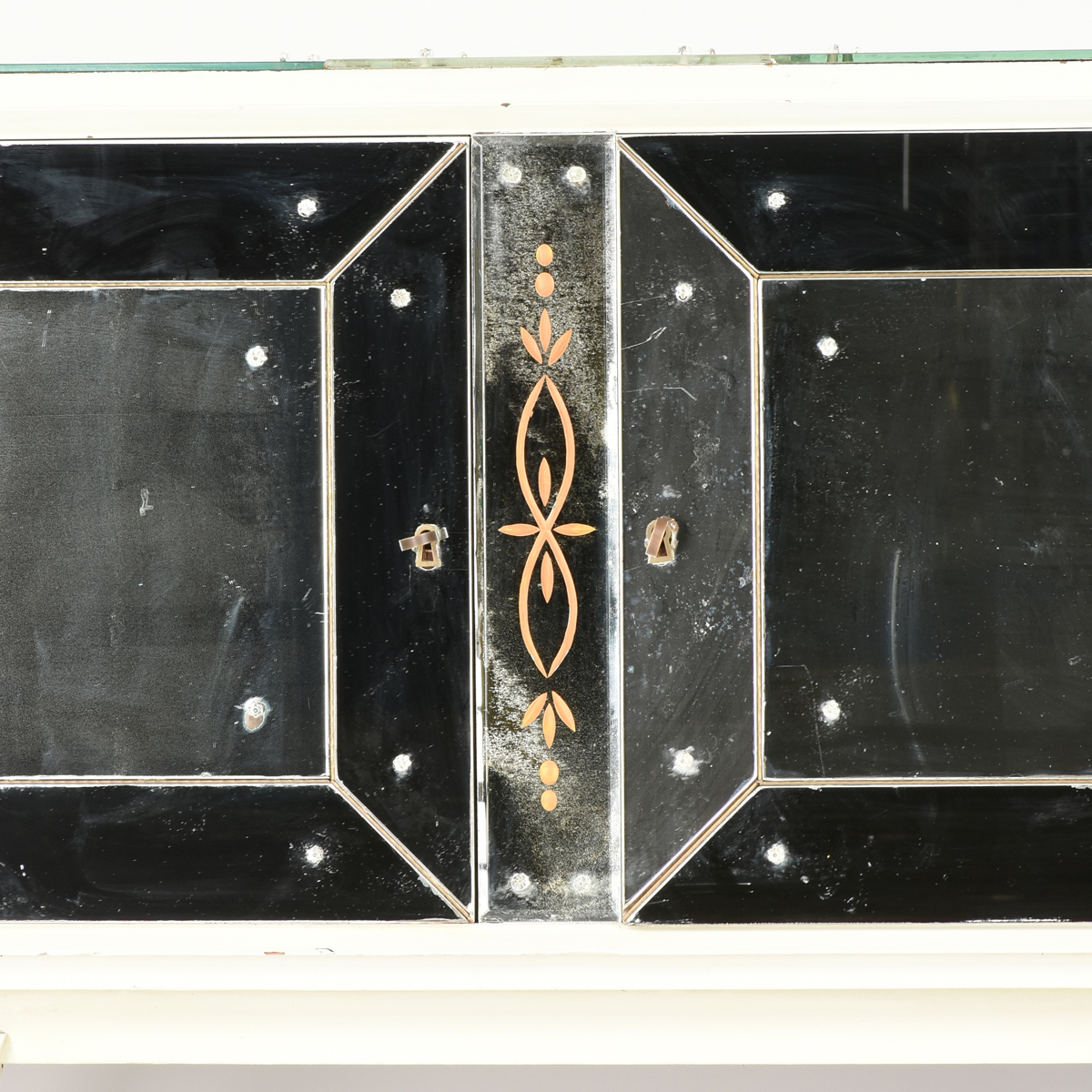 A FRENCH ART MODERNE MIRRORED AND WHITE PAINTED CREDENZA,1950s, in a Hollywood Regency style with - Image 4 of 8