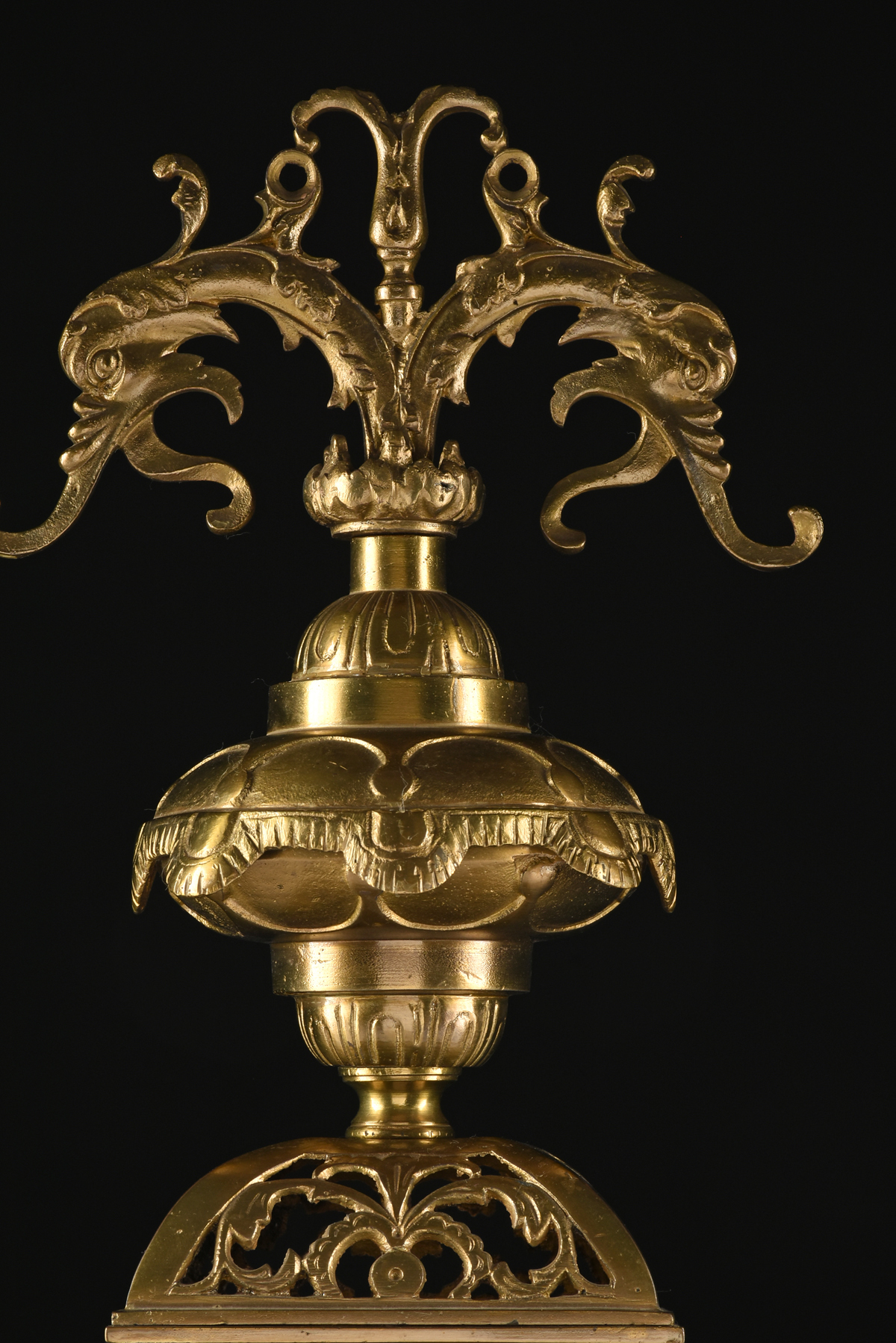 A RENAISSANCE REVIVAL GILT BRONZE MANTLE CLOCK, FRENCH, LATE 19TH CENTURY, the finial cast as - Image 8 of 12