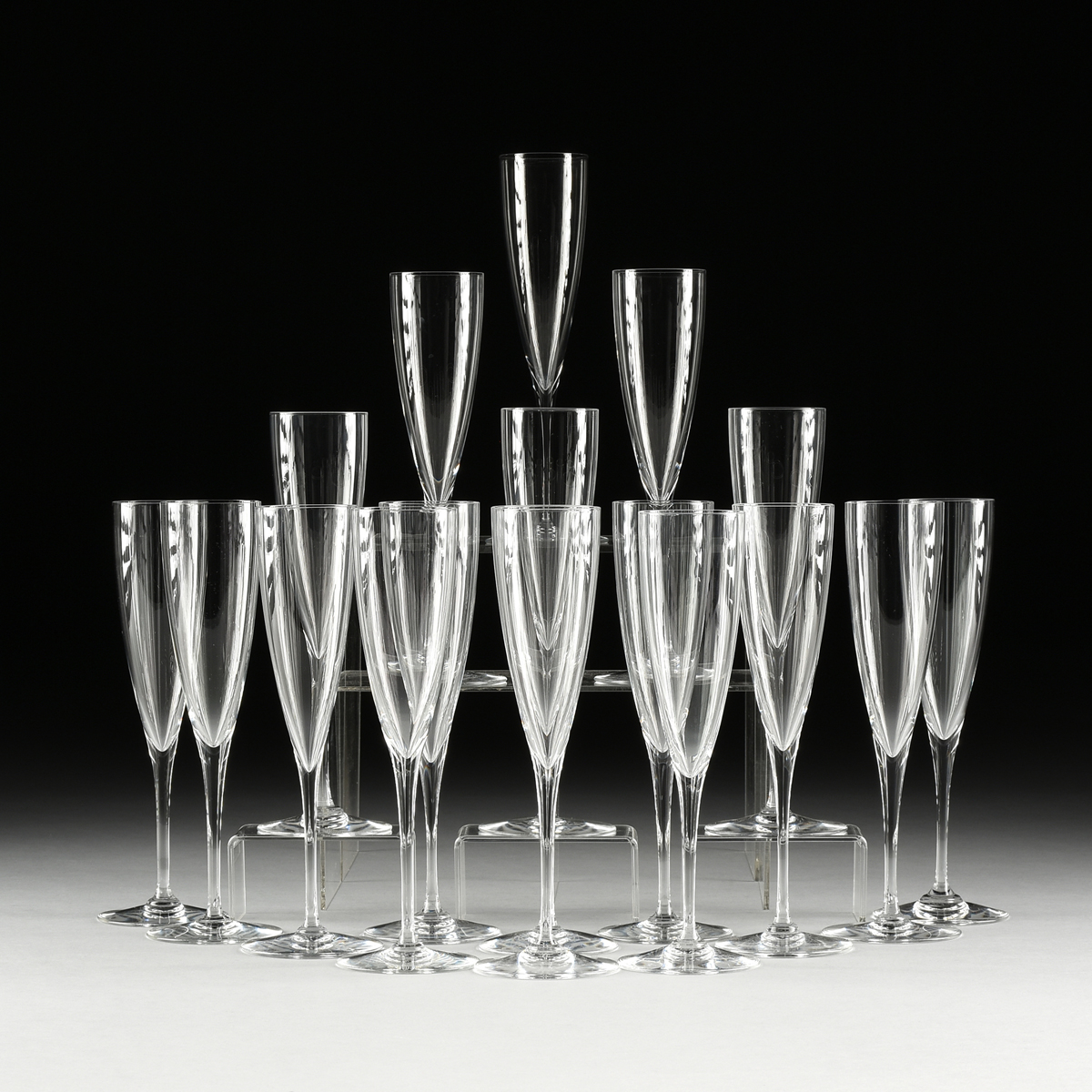 A SET OF EIGHTEEN BACCARAT "DOM PERIGNON" CRYSTAL CHAMPAGNE FLUTES, LATE 20TH CENTURY, each with 5-