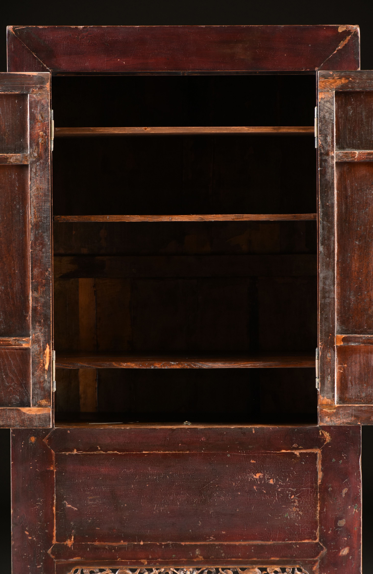 A LARGE CHINESE PAINTED AND PARCEL GILT SOFTWOOD WEDDING CABINET, REPUBLIC PERIOD (1912-1949), of - Image 7 of 8