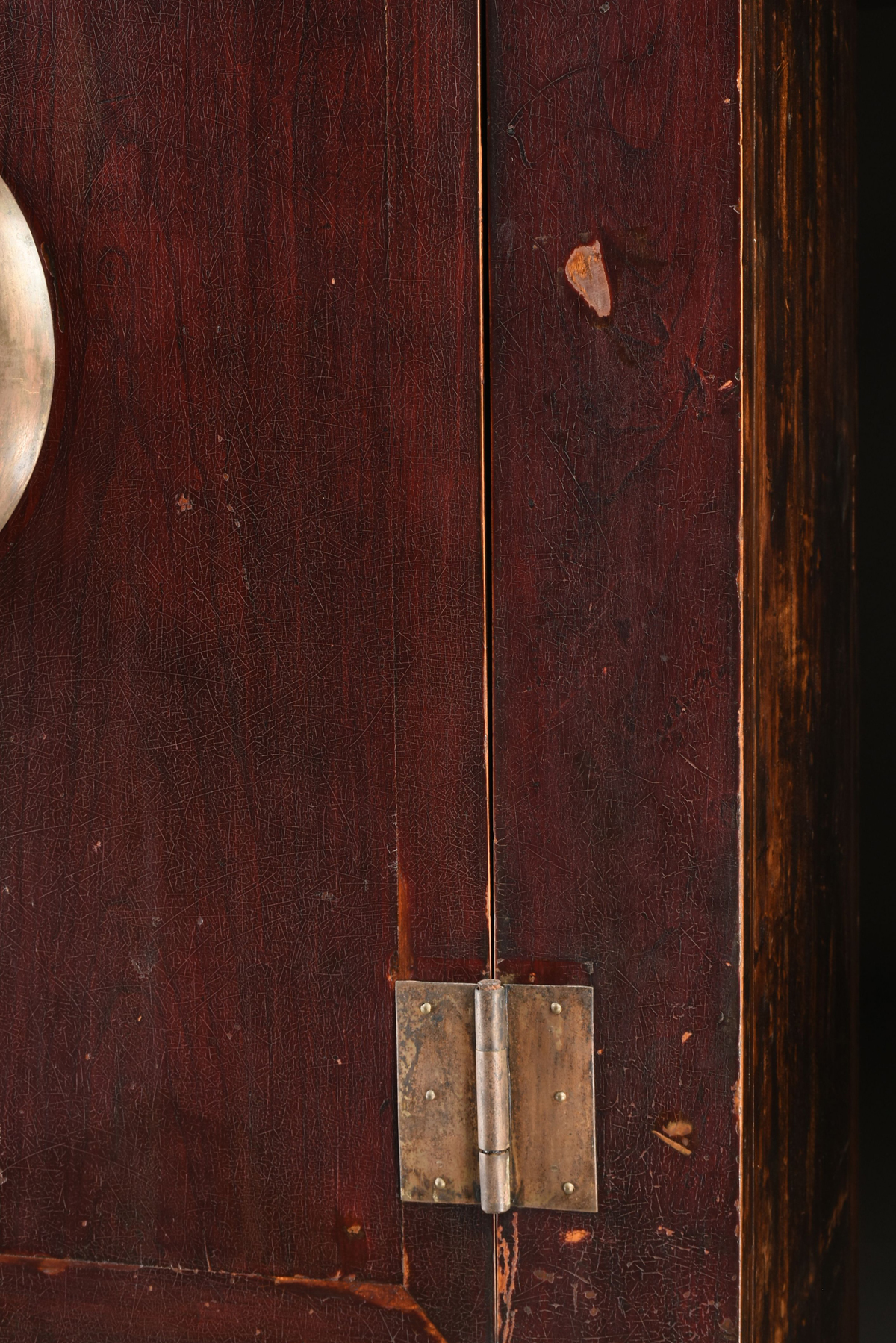 A LARGE CHINESE PAINTED AND PARCEL GILT SOFTWOOD WEDDING CABINET, REPUBLIC PERIOD (1912-1949), of - Image 6 of 8