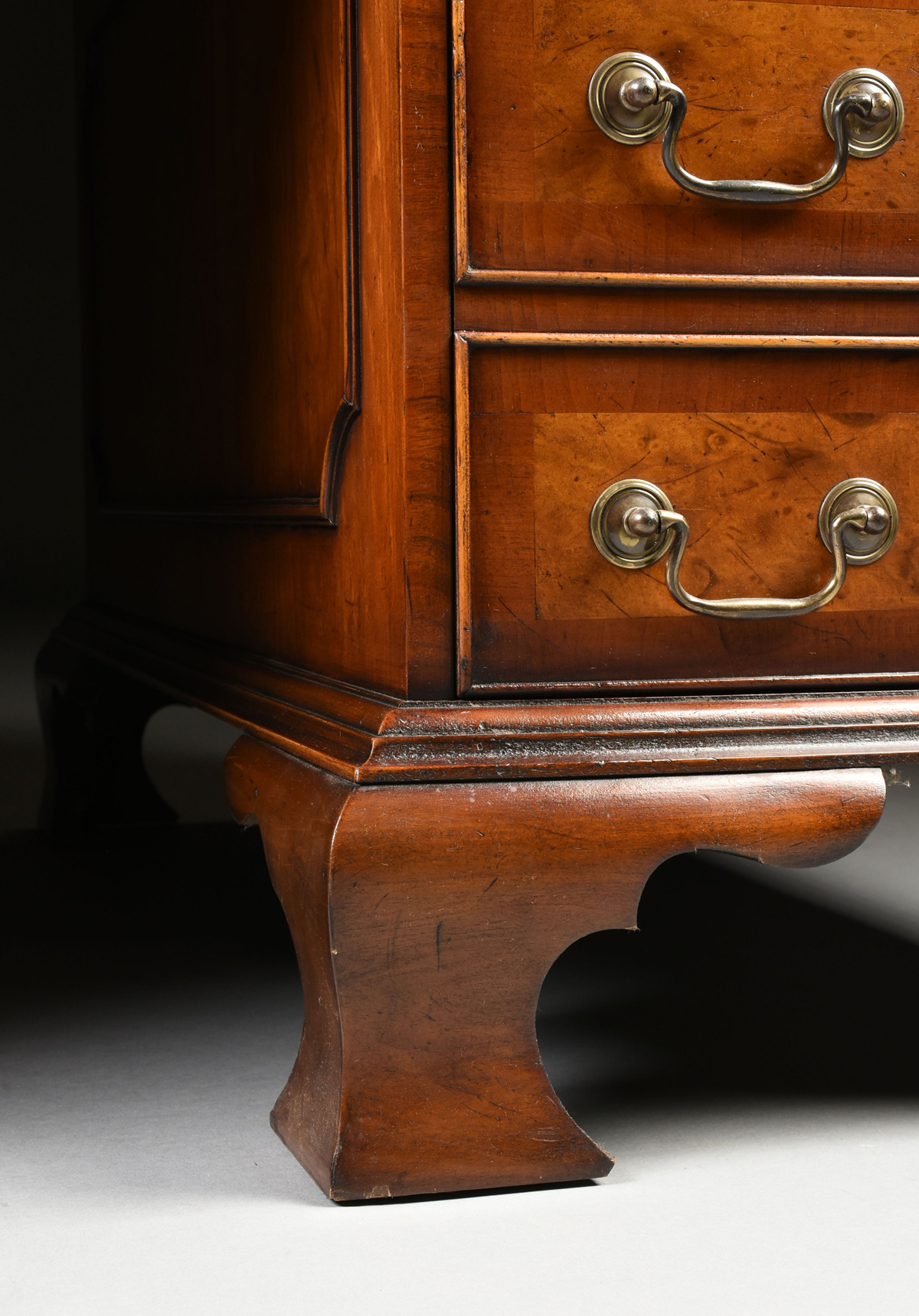A GEORGE II STYLE WALNUT BURGUNDY LEATHER TOP PARTNER'S DESK, ENGLISH, MID 20TH CENTURY, modeled - Image 13 of 15