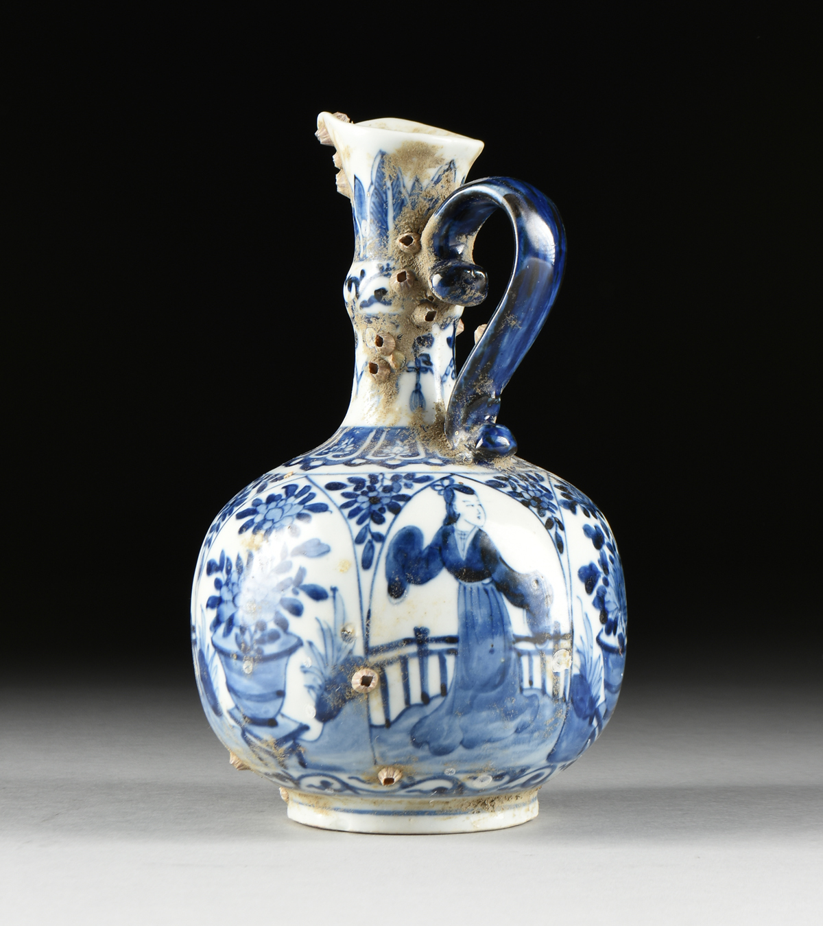 A CHINESE BLUE AND WHITE PORCELAIN EWER, SHIPWRECK ARTIFACT, ARTEMIS LEAF MARK, KANGXI PERIOD ( - Image 5 of 11