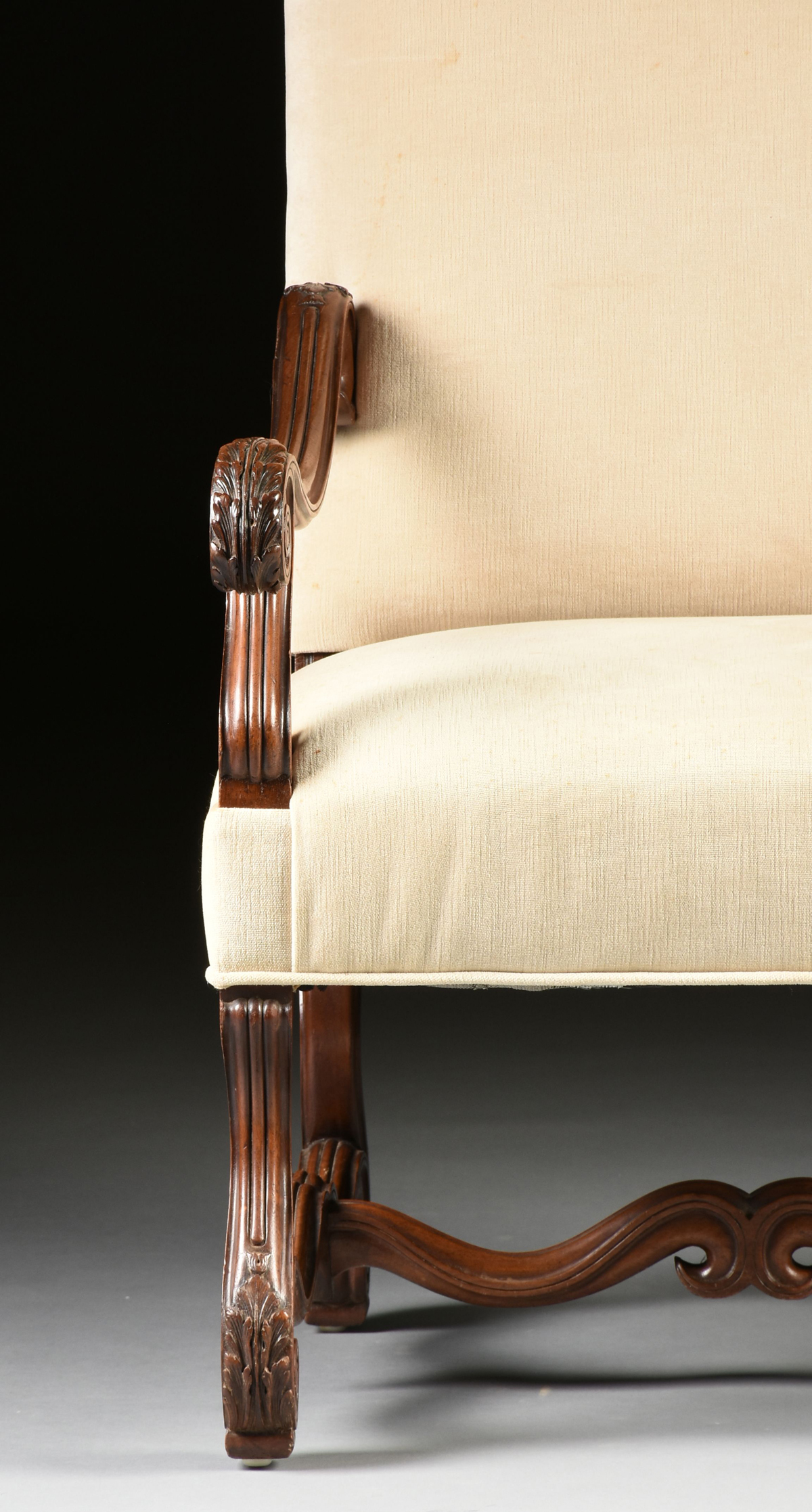 A LOUIS XIV STYLE VELVET UPHOLSTERED AND CARVED WALNUT ARMCHAIR, LATE 19TH/EARLY 20TH CENTURY, the - Image 3 of 10