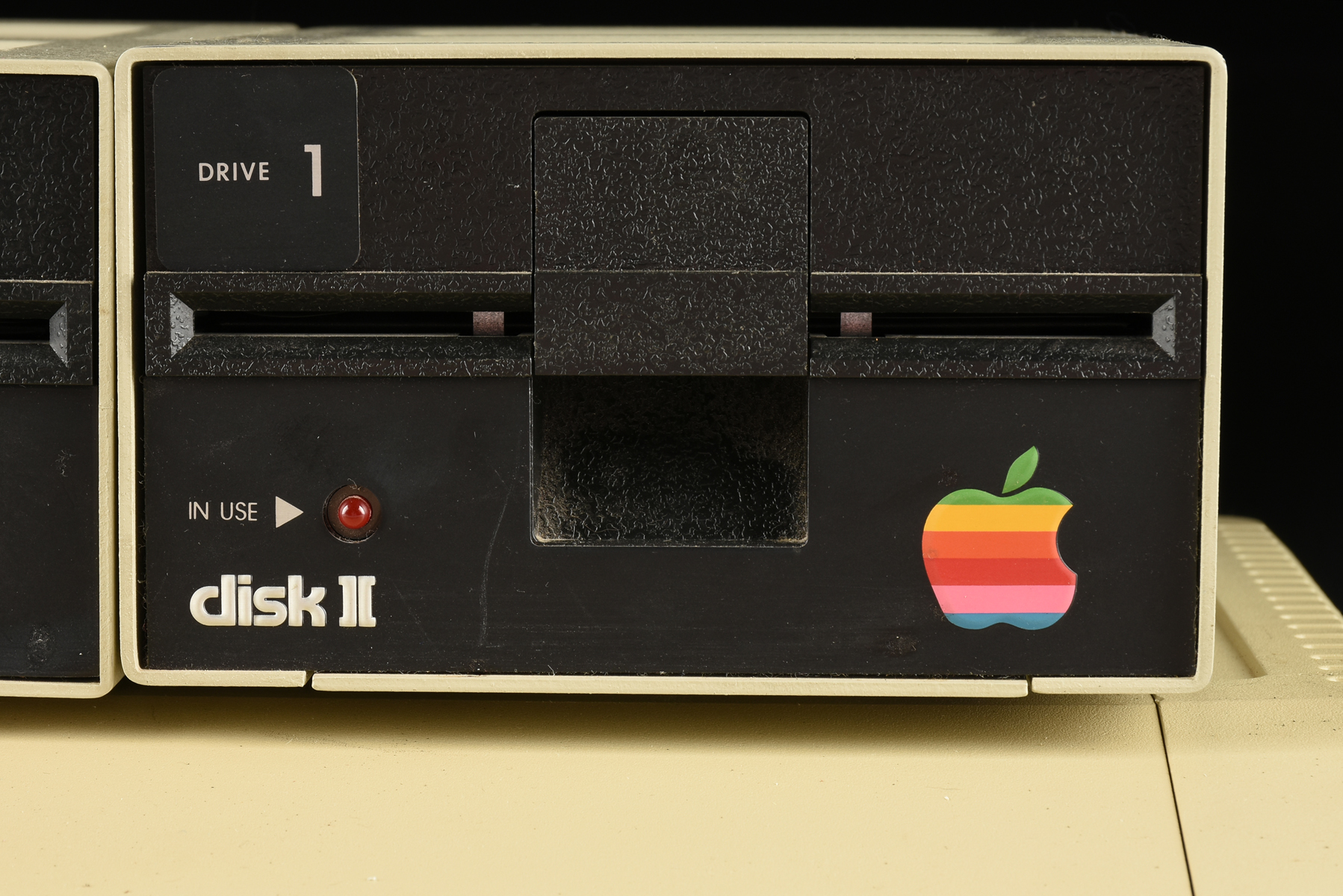 AN APPLE IIe COMPUTER WITH TWO DISK II FLOPPY DISK DRIVES, 1983, comprising the model AA 11040B - Image 4 of 11