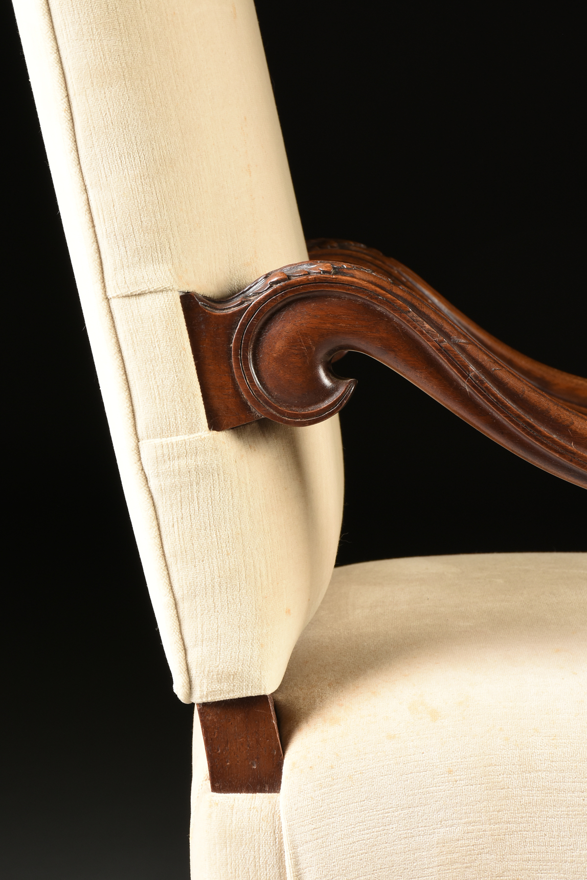 A LOUIS XIV STYLE VELVET UPHOLSTERED AND CARVED WALNUT ARMCHAIR, LATE 19TH/EARLY 20TH CENTURY, the - Image 8 of 10