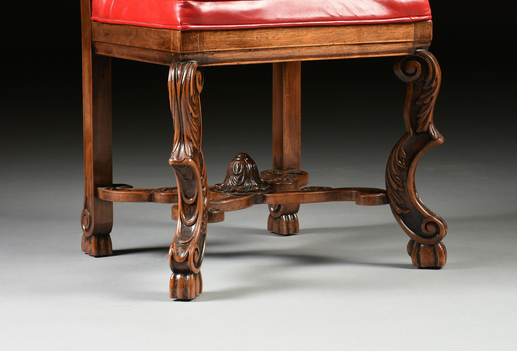 A CHARLES II STYLE CARVED WALNUT AND RED LEATHER UPHOLSTERED SIDE CHAIR, LATE 19TH/EARLY 20TH - Image 9 of 12