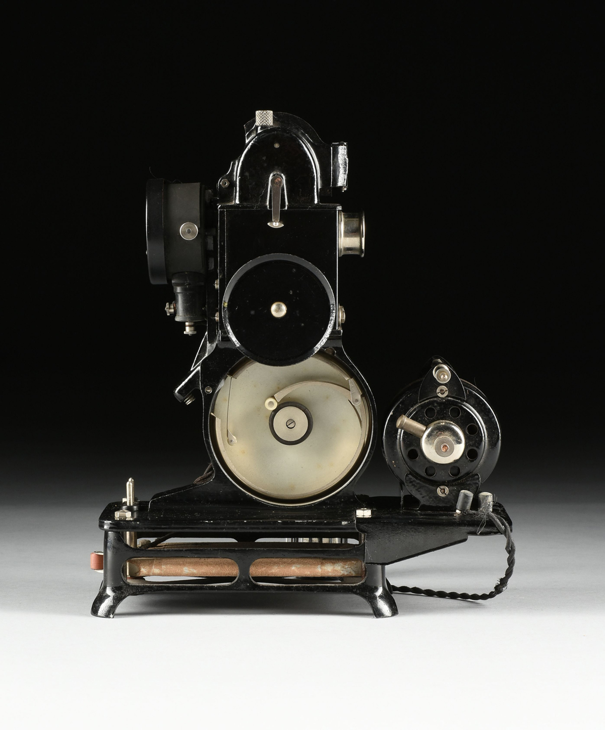 A FRENCH CINEMA PATHÉ BABY 9.5MM AMATURE MOVIE PROJECTOR WITH MOTOR, 1922-1935, enameled metal with - Image 9 of 13