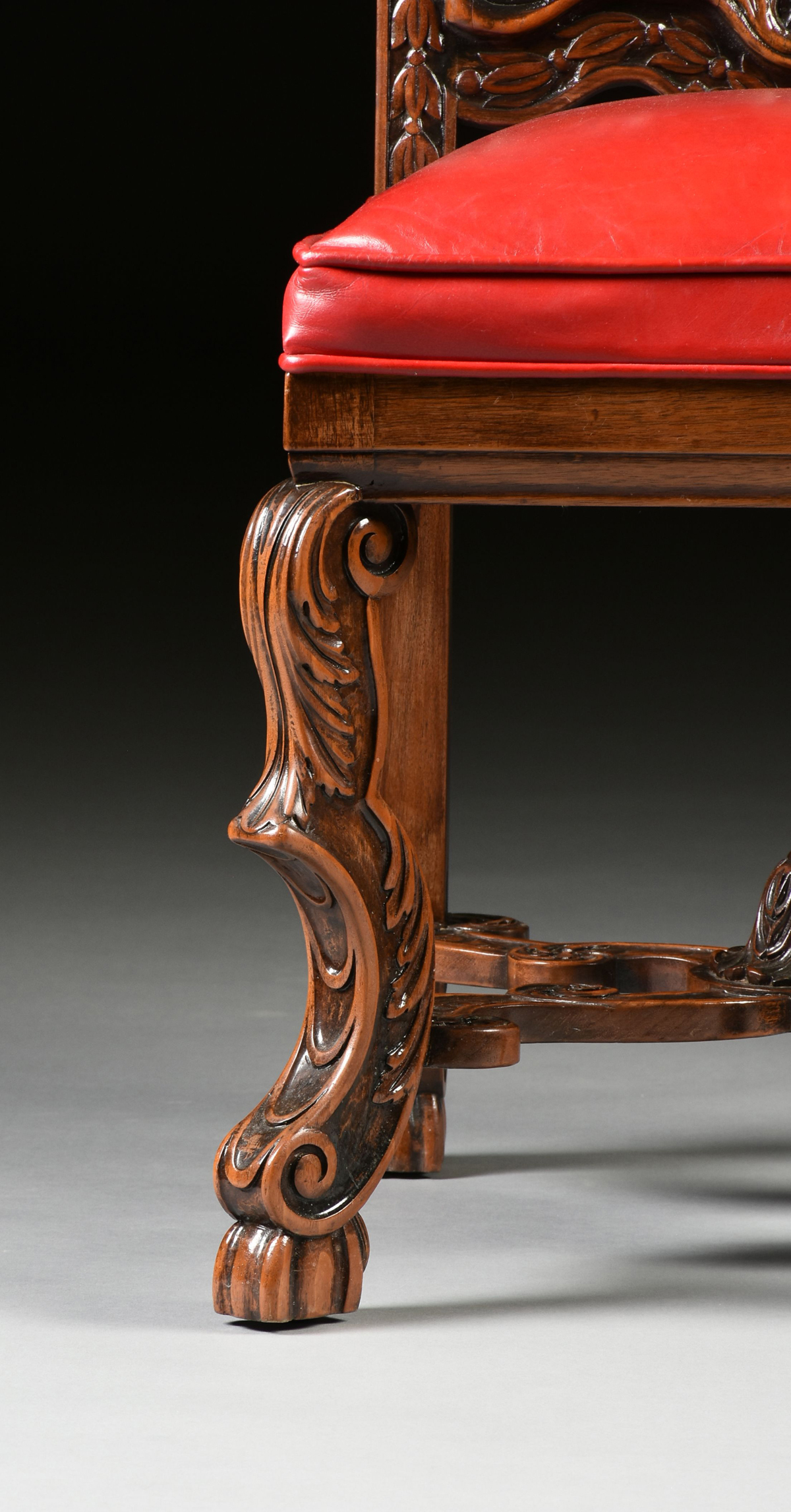 A CHARLES II STYLE CARVED WALNUT AND RED LEATHER UPHOLSTERED SIDE CHAIR, LATE 19TH/EARLY 20TH - Image 7 of 12